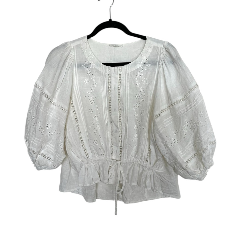 A loves a Eyelet Top
